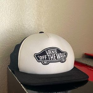 Vans Trucker Hat “Blk/Wht”